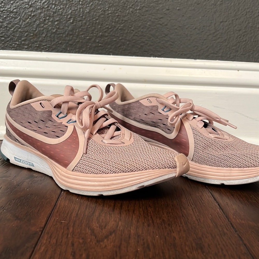 Nike Zoom. Rose gold. 6.5